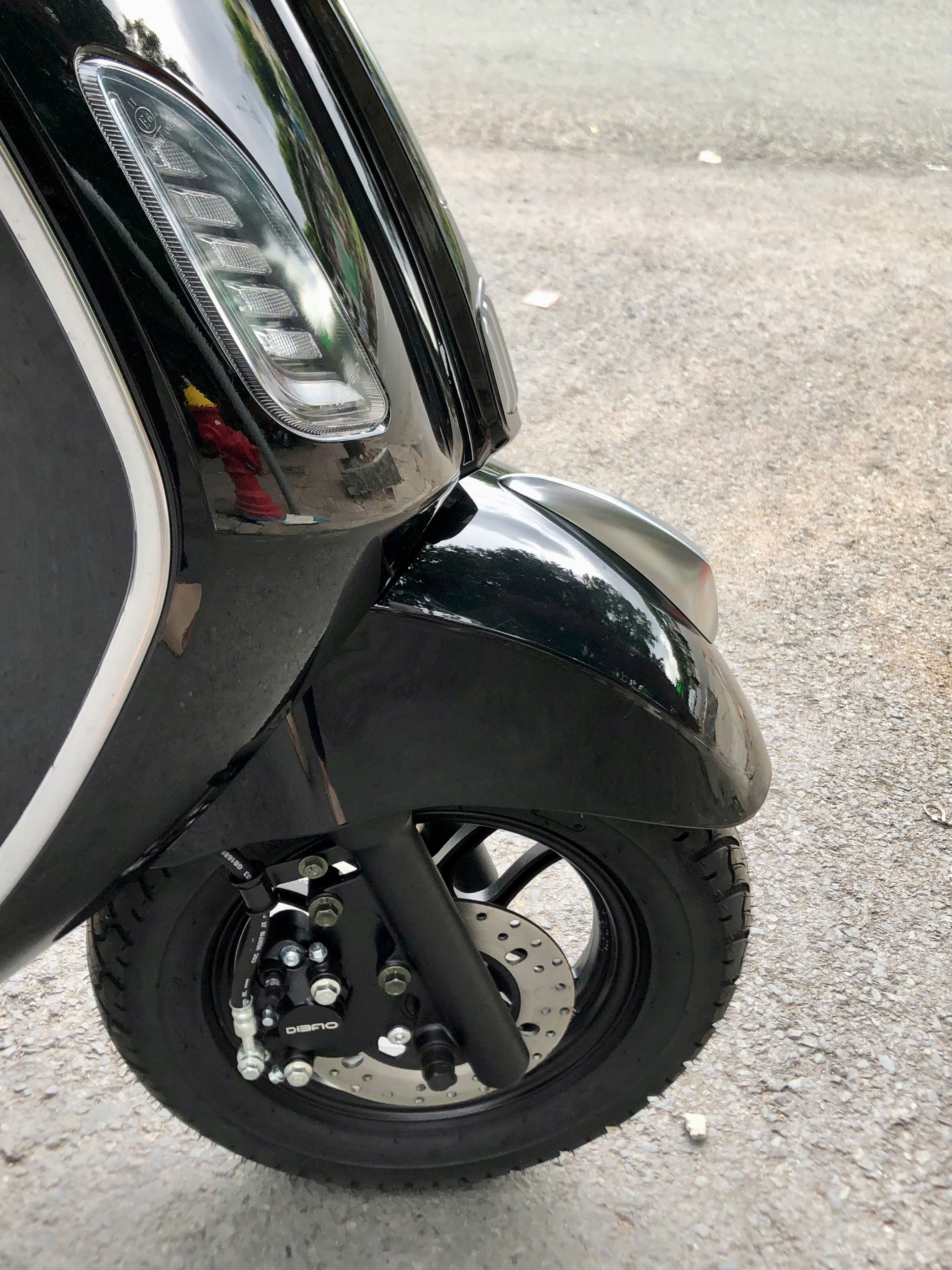 Xe máy điện Dibao Tesla Chic (đèn vuông)