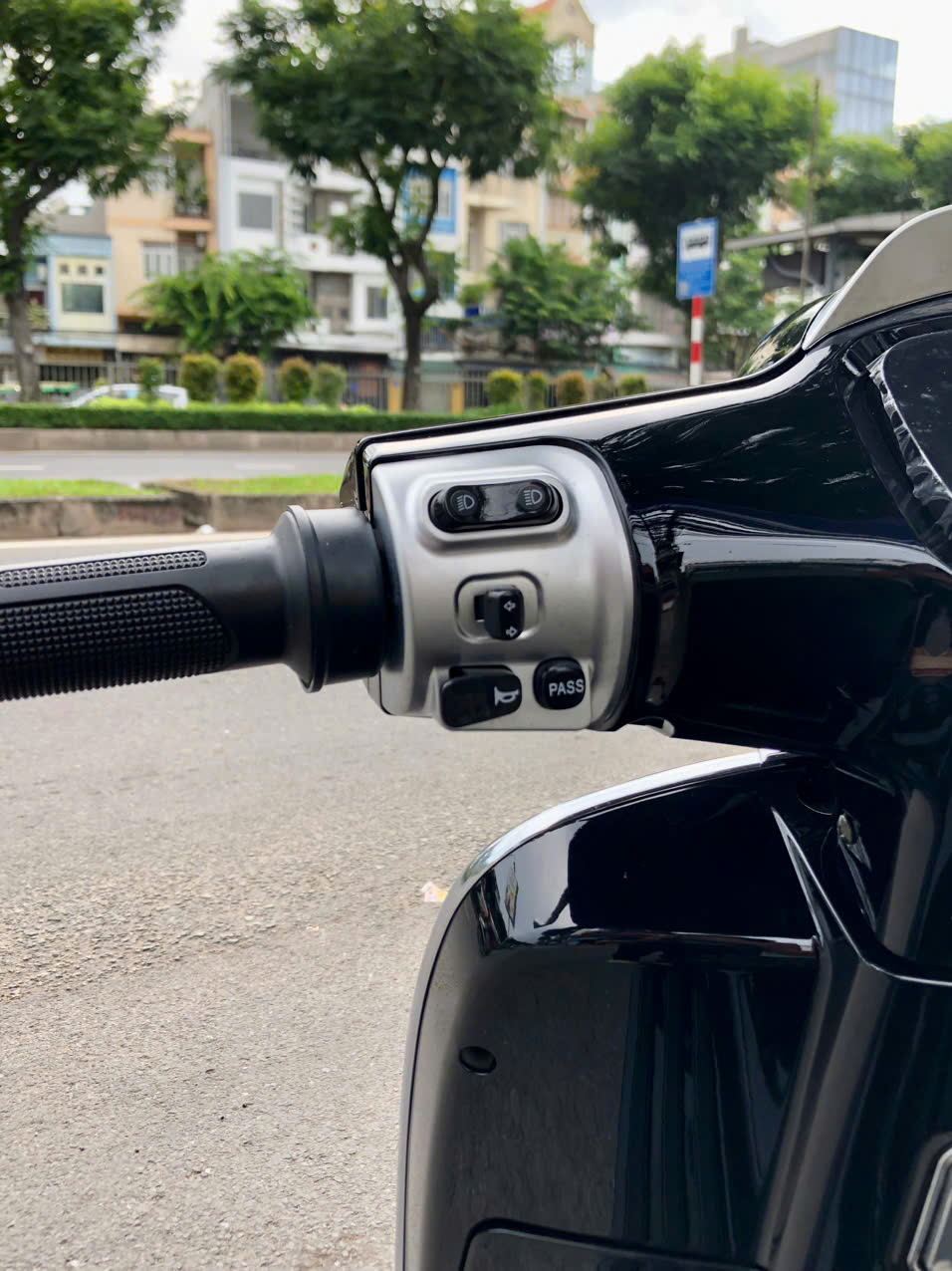 Xe máy điện Dibao Tesla Chic (đèn vuông)