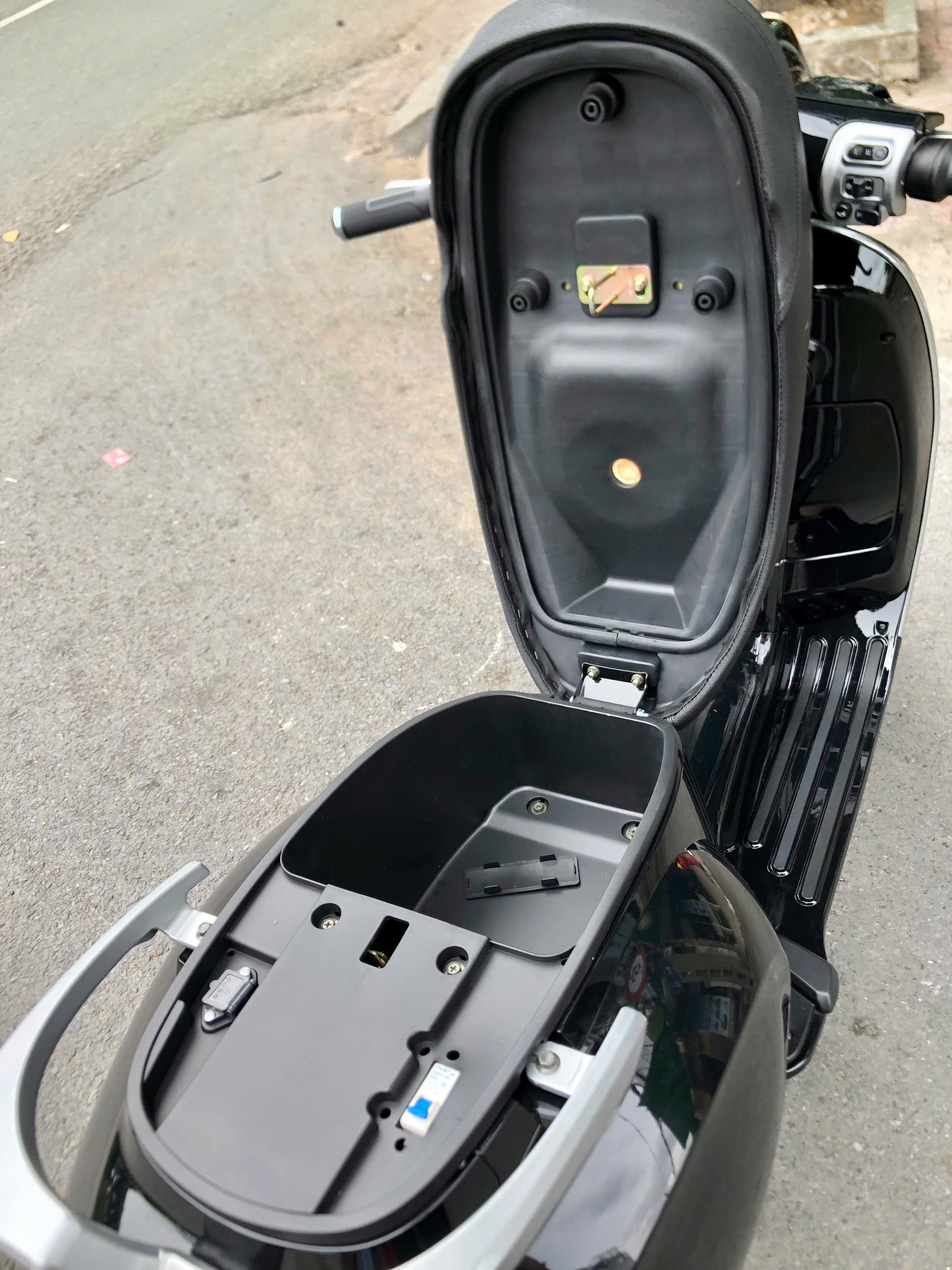 Xe máy điện Dibao Tesla Chic (đèn vuông)