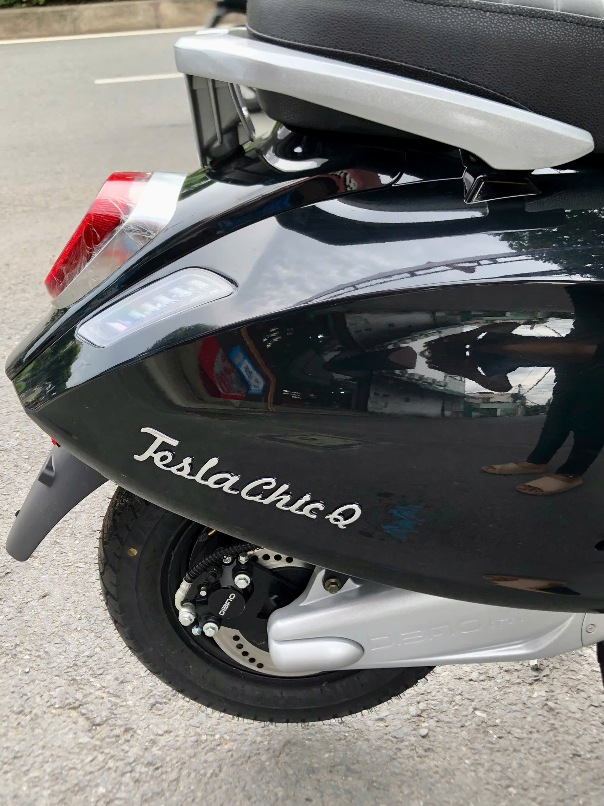 Xe máy điện Dibao Tesla Chic (đèn vuông)