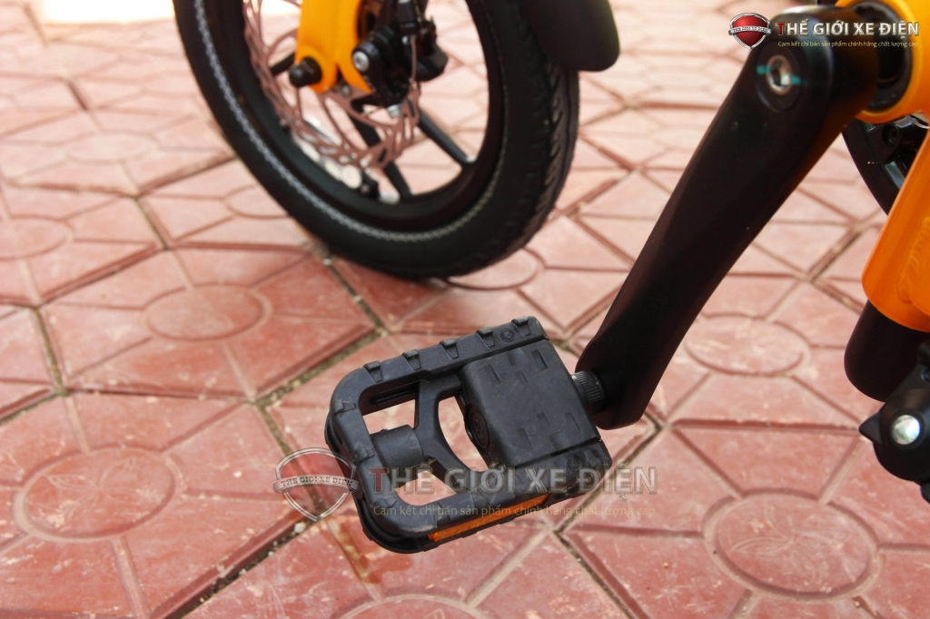 bàn đạp xe điện gấp aima