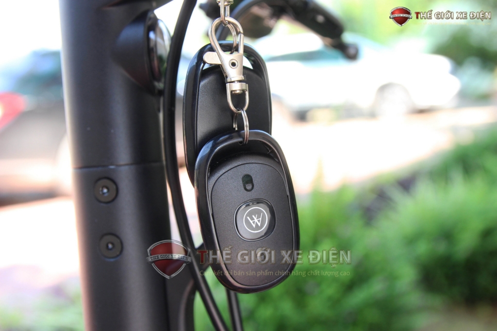 khoá điện tử xe điện aima