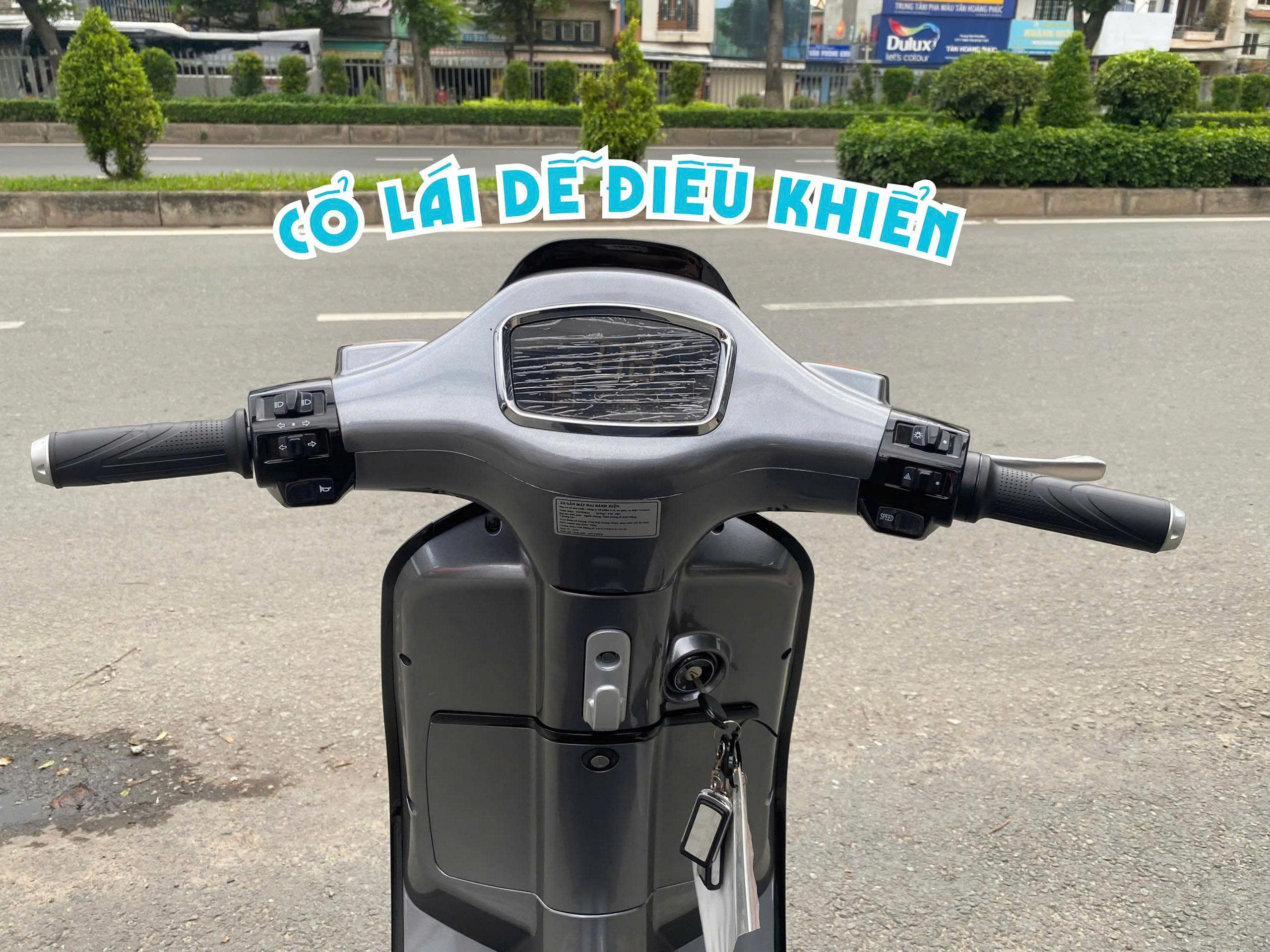 Trải nghiệm vận hành mượt mà từ xe máy điện Victoria V38 Việt Nhật