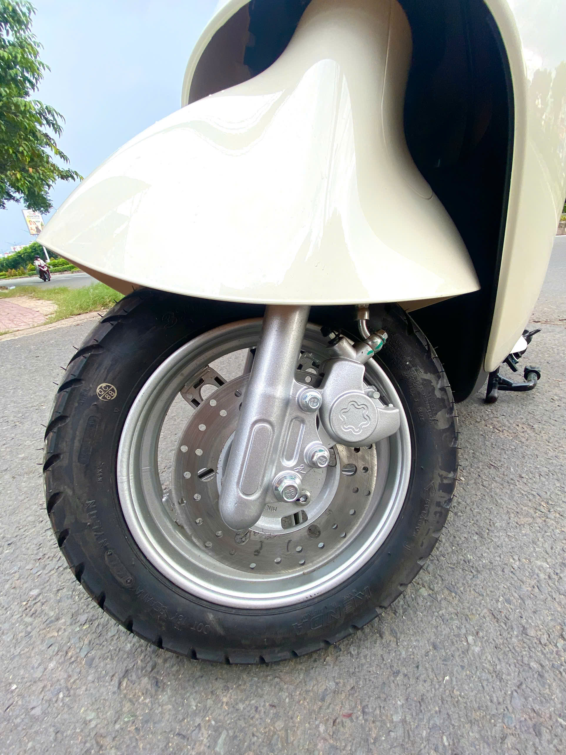 Xe máy điện DK Lyva Moda (Chạy: 90km/ lần sạc) Xe máy điện DK Lyva Moda (Chạy: 90km/ lần sạc)