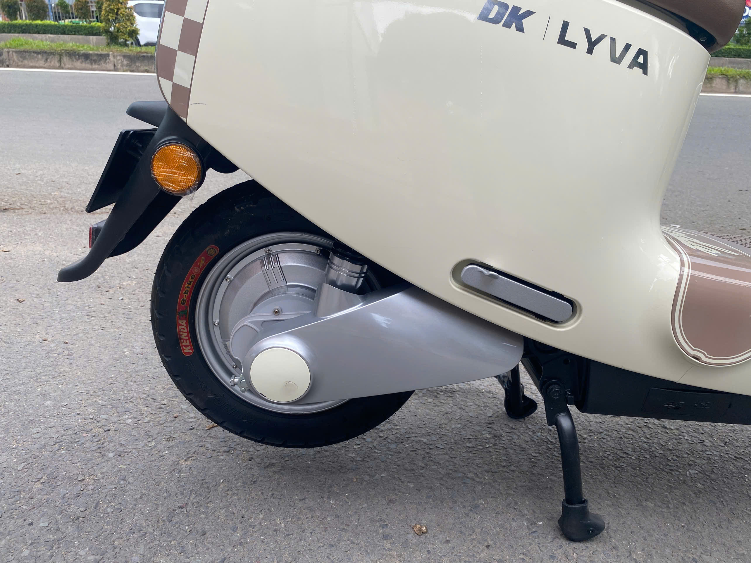 Xe máy điện DK Lyva Moda (Chạy: 90km/ lần sạc) Xe máy điện DK Lyva Moda (Chạy: 90km/ lần sạc)