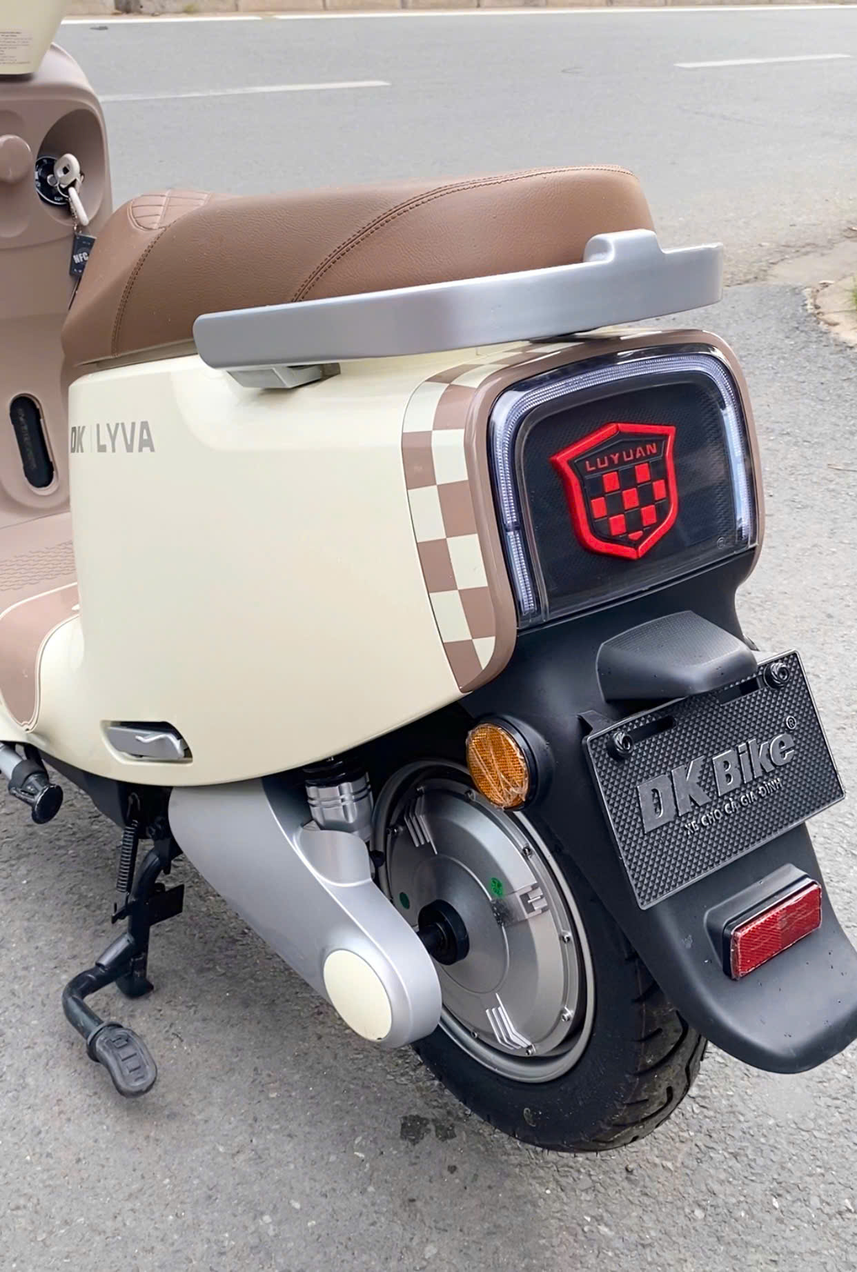 Xe máy điện DK Lyva Moda (Chạy: 90km/ lần sạc) Xe máy điện DK Lyva Moda (Chạy: 90km/ lần sạc)