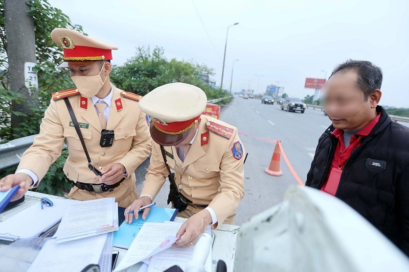 Nhậu say rồi đổi l&aacute;i n&eacute; nồng độ cồn: Hai đối tượng bị đề nghị truy tố