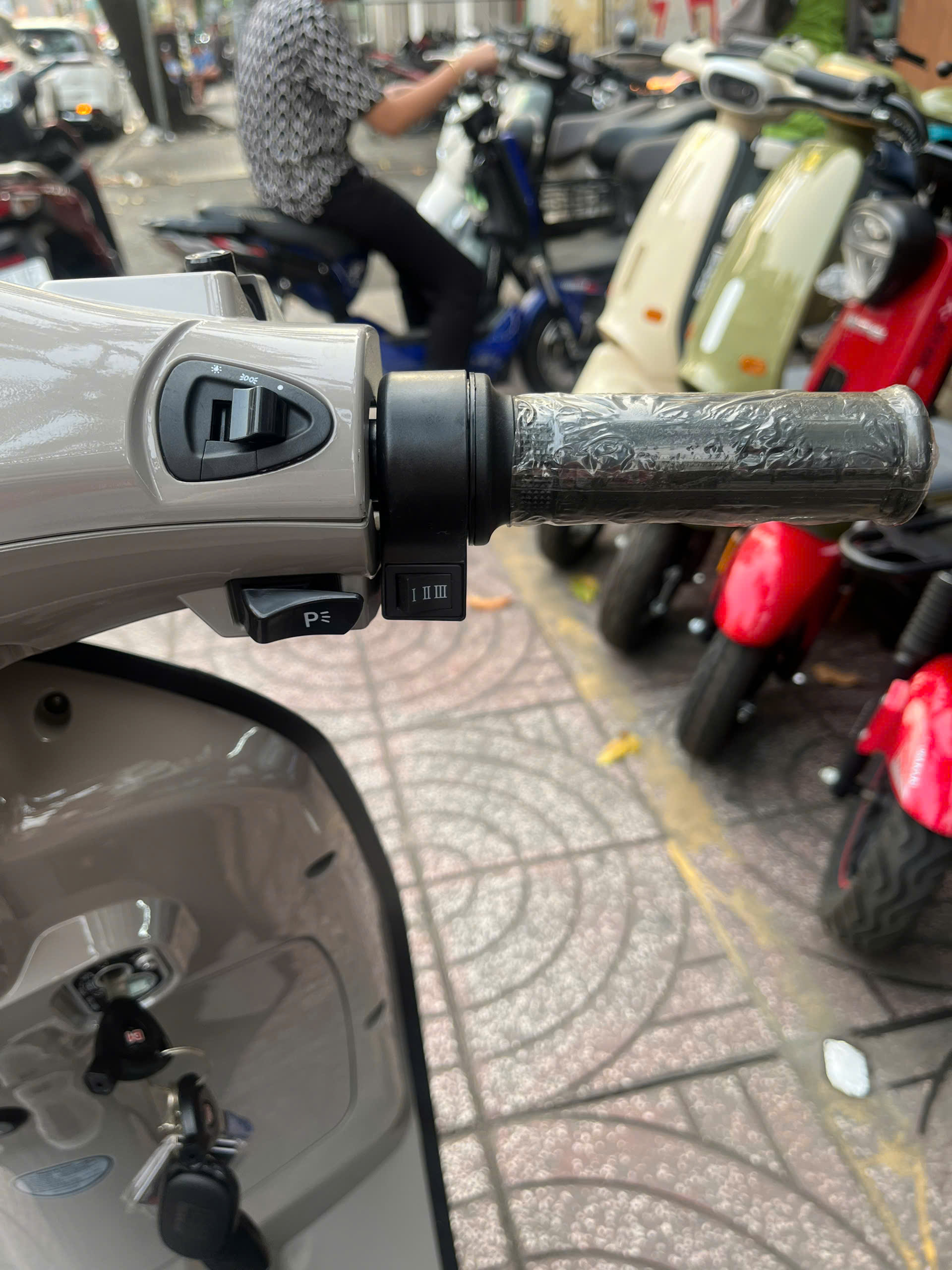 Xe m&aacute;y điện Osakar Nispa Vera New 2025