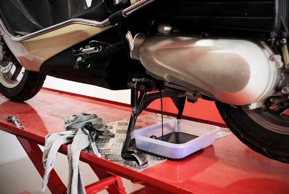 xả dầu nhớt xe ga 50cc