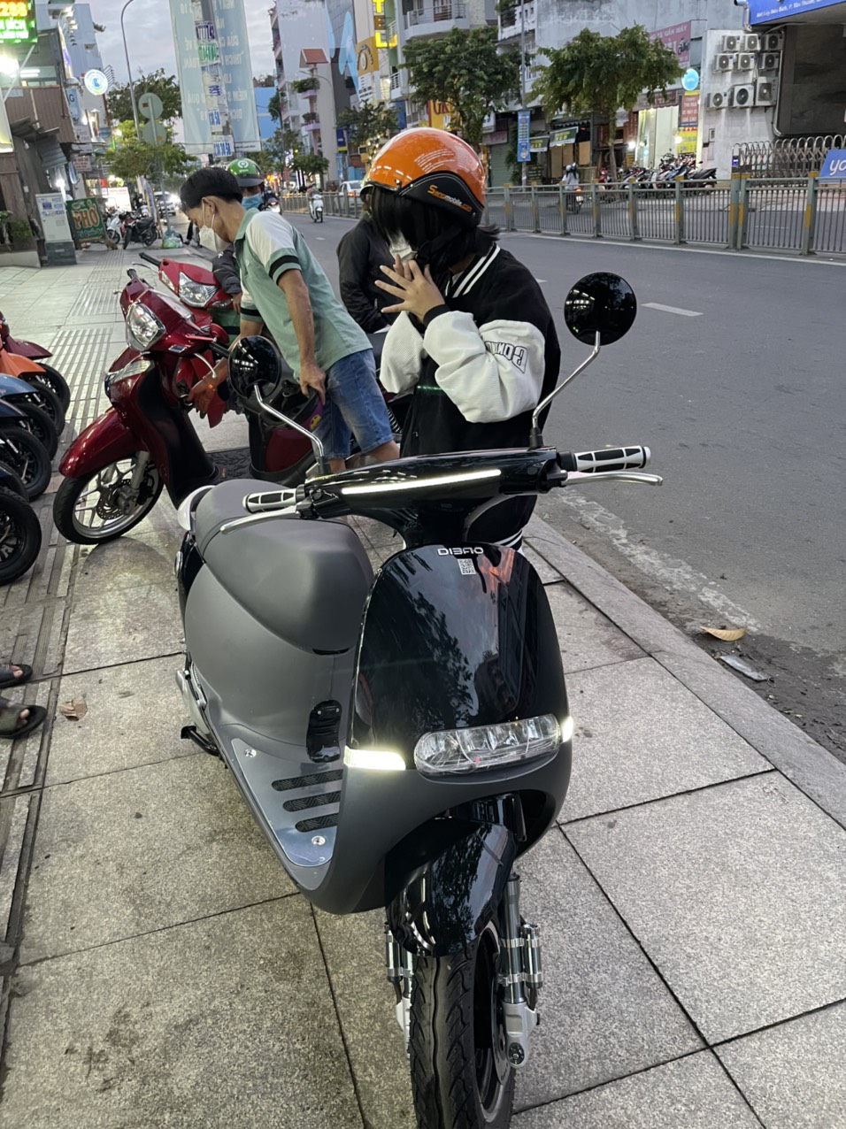 xe máy điện Dibao Gogo SS càng đúc chân chống đúc 