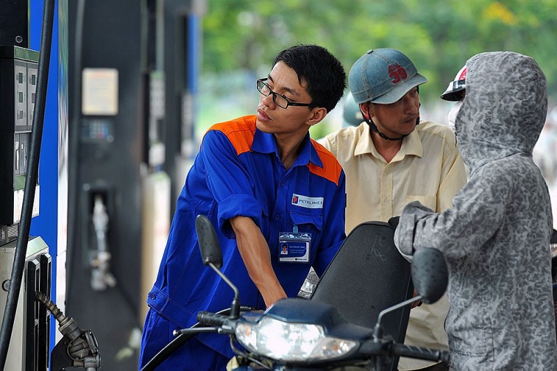 Giá xăng dầu hôm nay trong nước giảm theo đà của thế giời