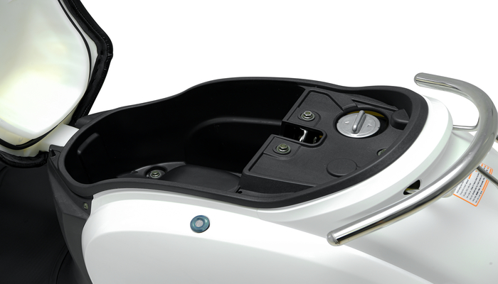 Tuyệt đối không nên để những vật dụng này vào cốp xe máy 50cc