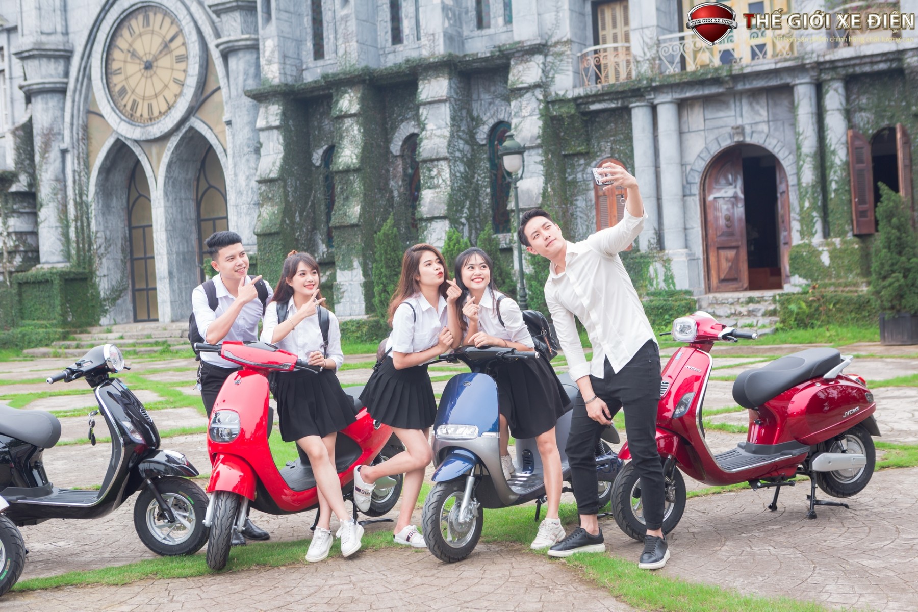 Điểm khác nhau giữa xe máy điện JVC Vespas đèn tròn và đèn vuông