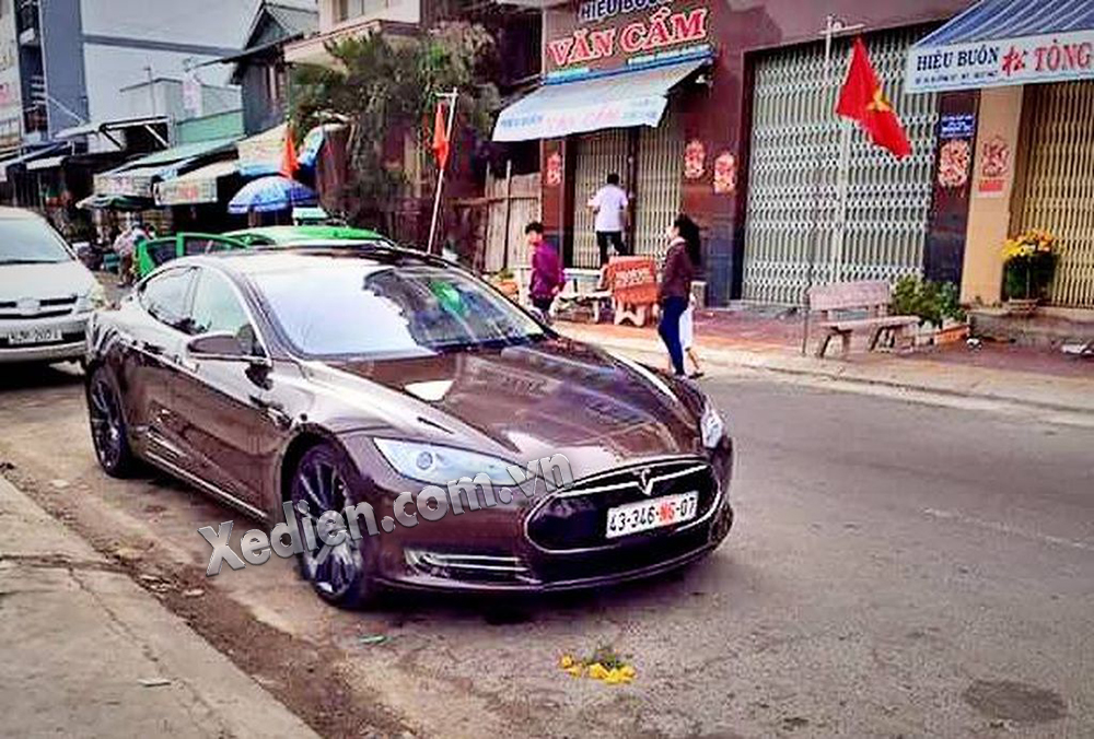 Siêu xe điện Tesla Model S -  6,5 tỷ có mặt tại Đà Nẵng