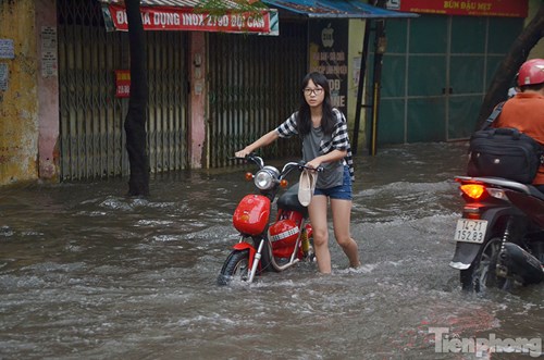 Xe điện không nên đi vào những chỗ bị ngập nước sâu ...